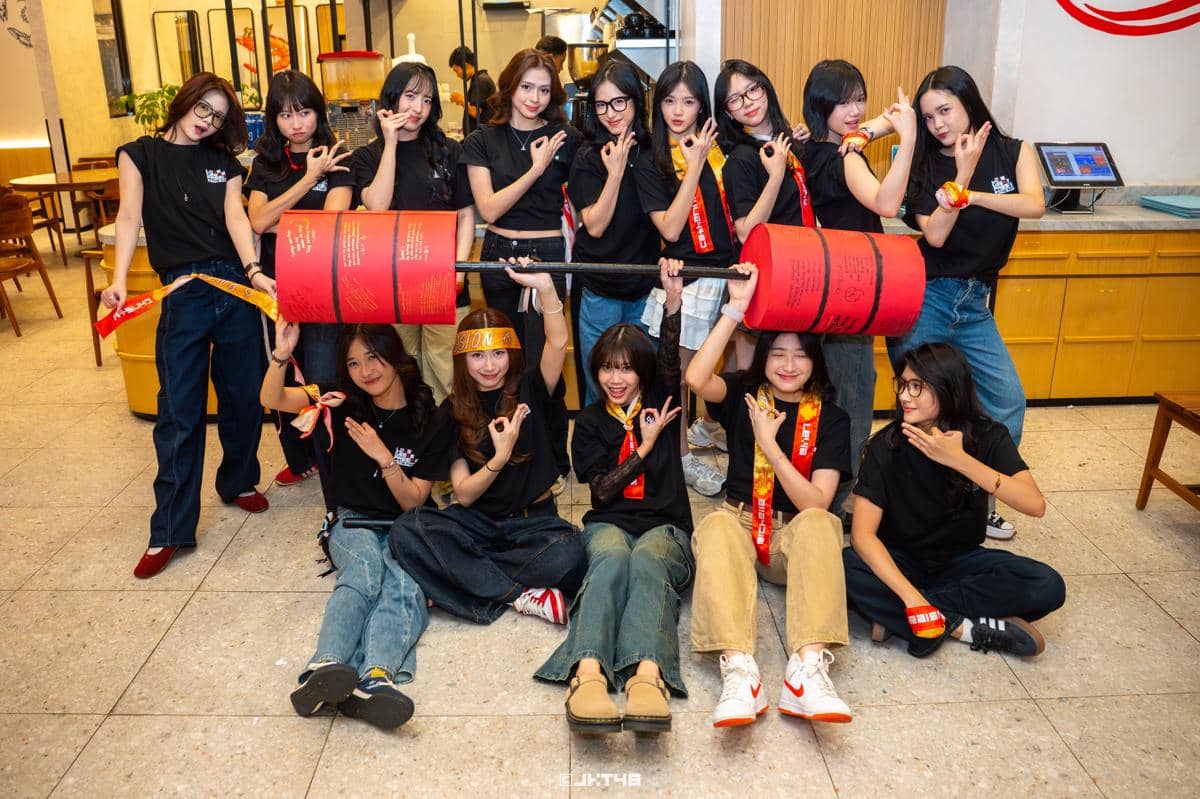 Potret para anggota JKT48 dalam unggahan akun resmi grup tersebut di platform X, seperti tercantum pada kredit foto.