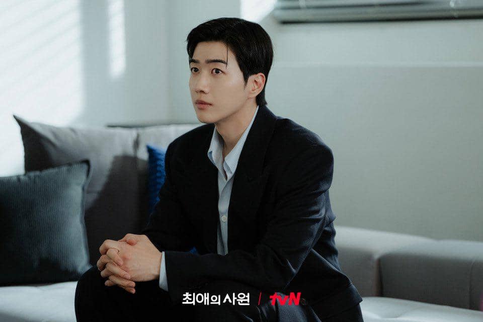 Aktor Kang Hoon tampil dalam drama Korea My Bias, My Boss, produksi saluran televisi tvN, dalam dokumentasi resmi.