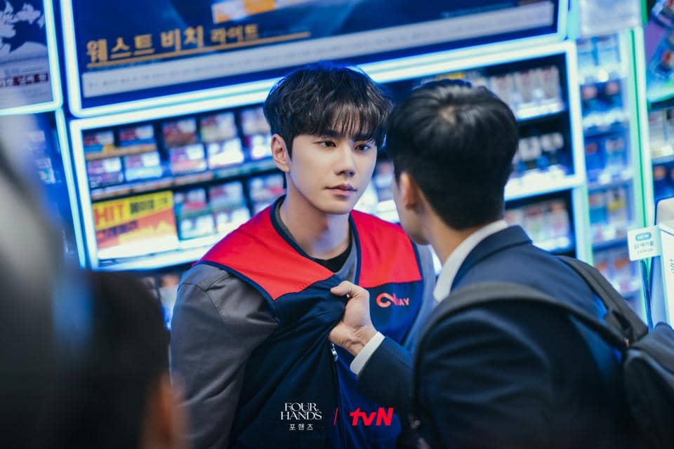 Rangkaian still cuts drama Four Hands, Two Sonatas dari tvN menampilkan adegan promosi yang melibatkan para pemeran.