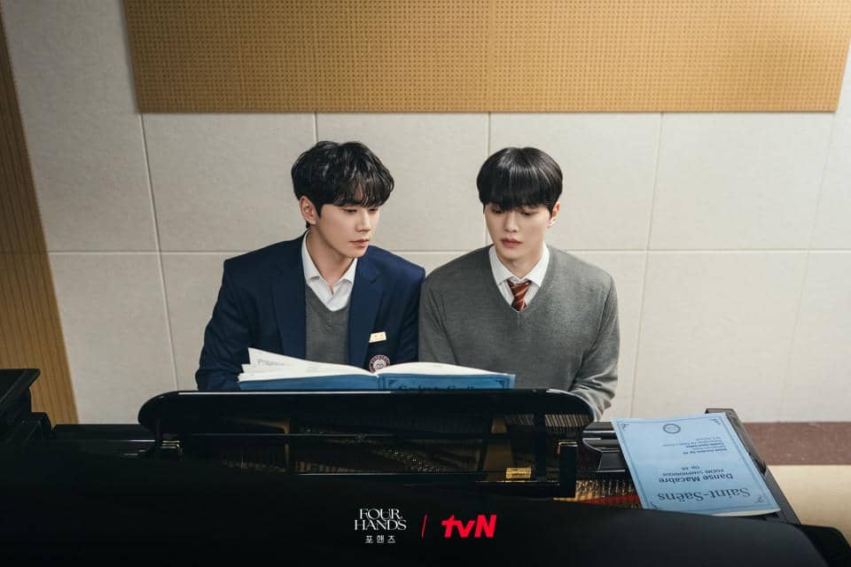 Guna Proyek Four Hands Bagi Pi O dan Jeong Yo Four Hands, Two Sonatas