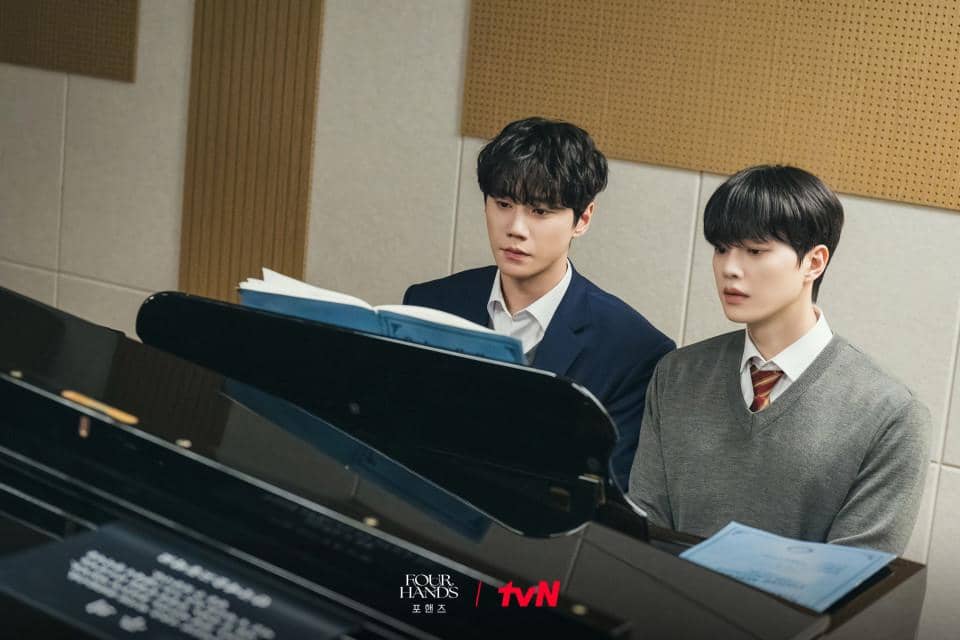 Potongan adegan drama Korea Four Hands, Two Sonatas yang dirilis sebagai materi promosi resmi oleh tvN.