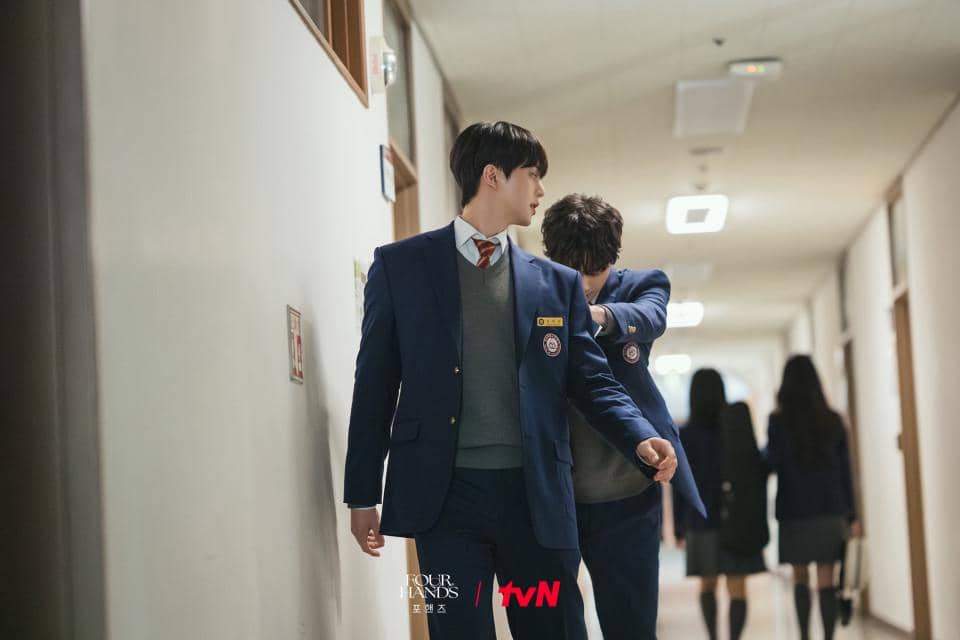 Kumpulan still cut promosi drama Four Hands, Two Sonatas yang dirilis tvN untuk memperkenalkan serial tersebut.