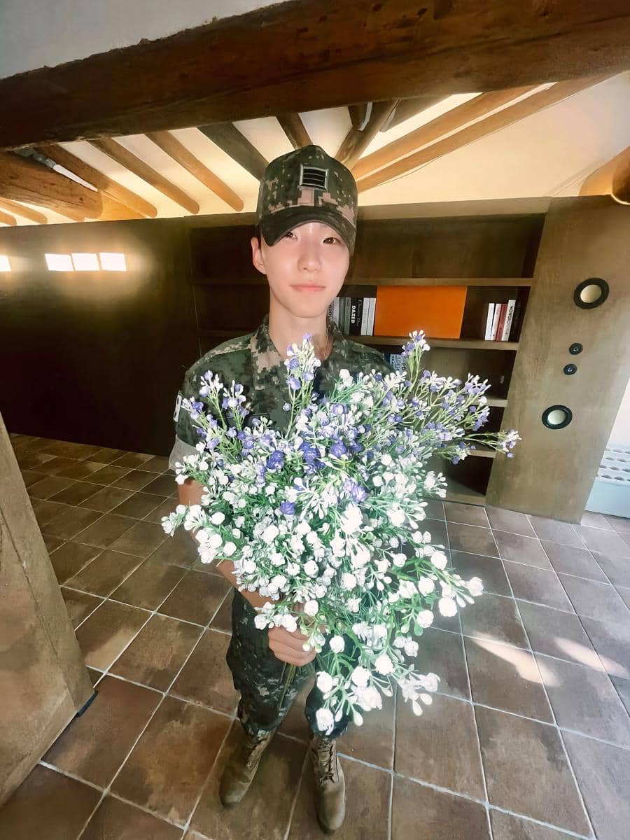 Potret Hoshi, anggota SEVENTEEN, dengan penampilan yang dibagikan melalui akun Instagram @ho5hi_kwon.