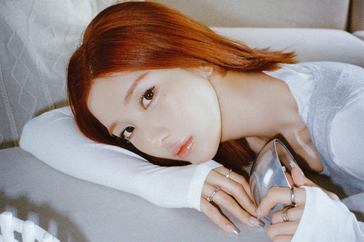 Potret Kwon Eunbi dengan ekspresi tenang dalam unggahan dari akun Instagram silver_rain.__.
