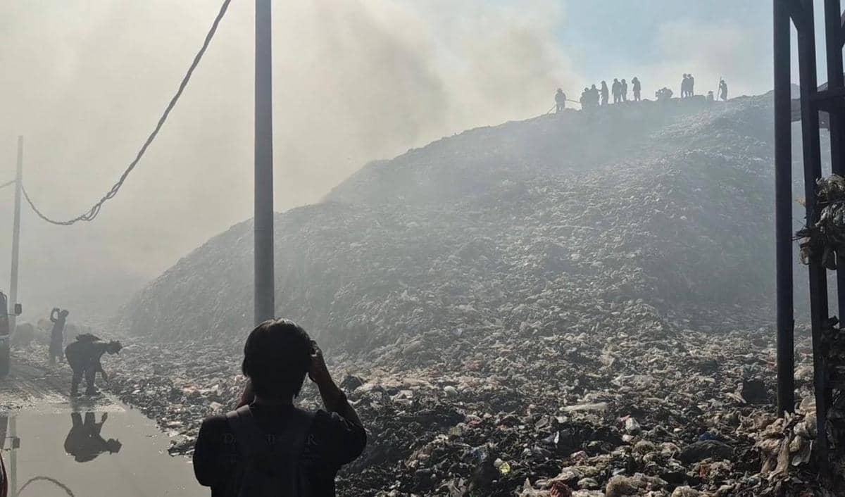 Kebakaran TPA Putri Cempo Solo Meluas, 6 Hektare Sampah Terbakar