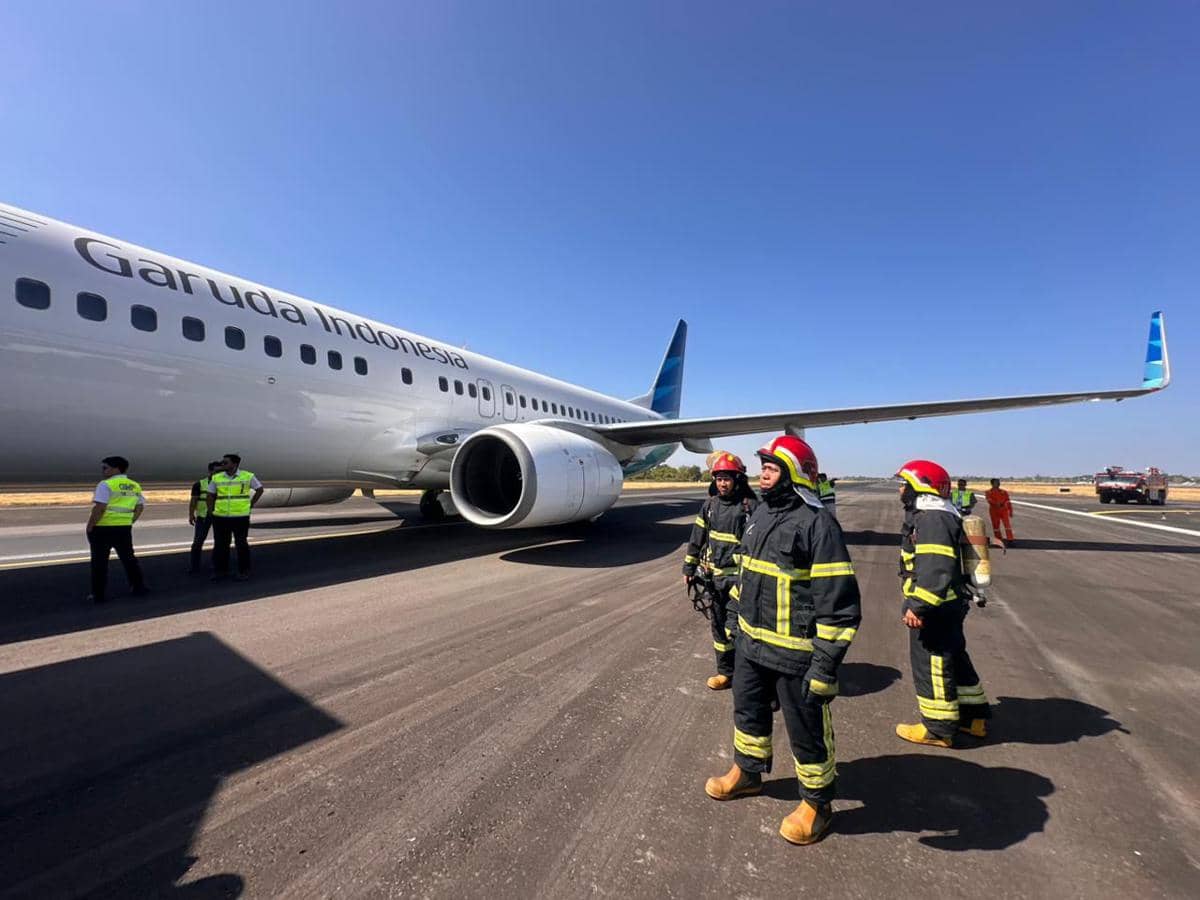 Garuda GA604 Pecah Ban, Pesawat Berhasil Mendarat Aman di Makassar