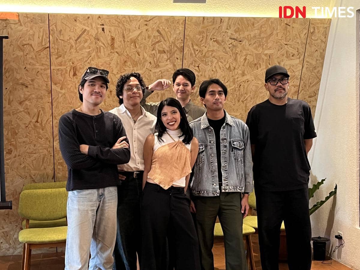 Listening session Setelah: Obrolan Jam 3 Pagi  pada Kamis (3/9/2026) di LUC Coffee, Ampera, Jakarta Selatan (IDN Times/Nisa Zarawaki)