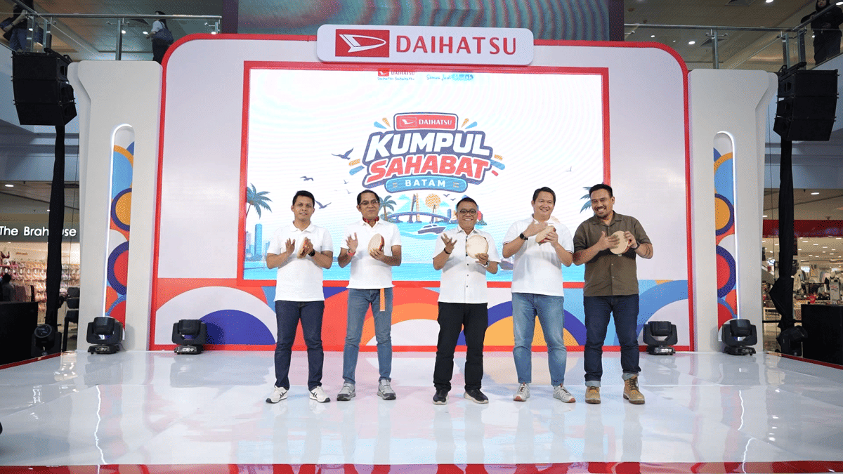 Dokumentasi kegiatan Daihatsu Kumpul Sahabat yang berlangsung di Batam dalam materi publikasi acara.