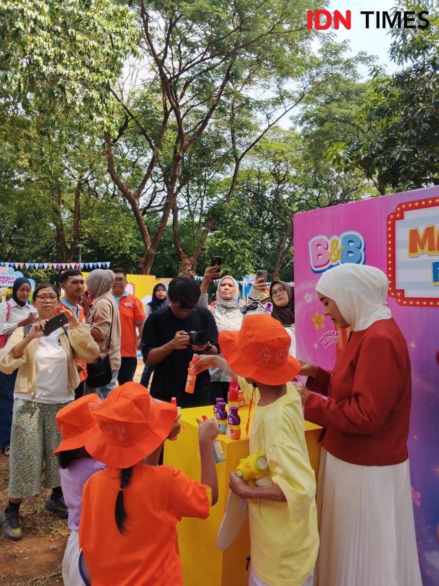 Launching product bertajuk "Dunia Aktif B&B, Wangi Sepanjang Hari" yang diselenggarakan di Tebet Eco Park, Jakarta Selatan