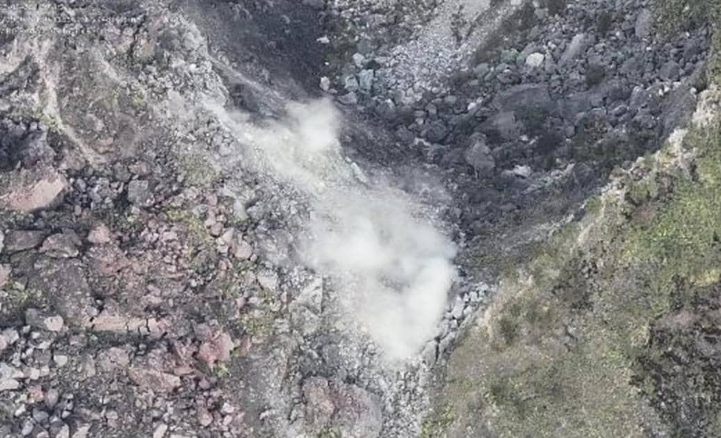 Kondisi Gunung Anak Ranakah di Flores pascagempa yang didokumentasikan oleh PVMBG Badan Geologi.