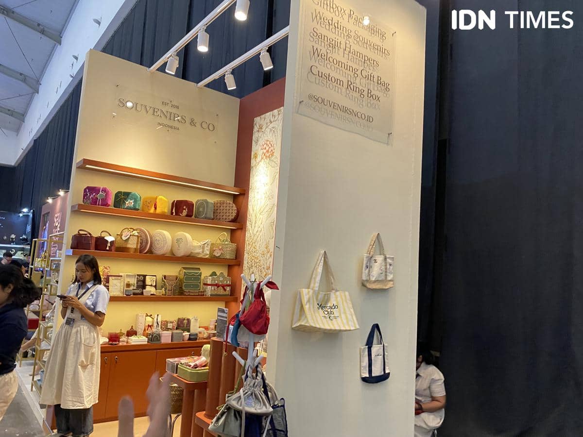 Beragam pilihan suvenir pernikahan dipamerkan di Bridestory Market September 2026 untuk calon pengantin.