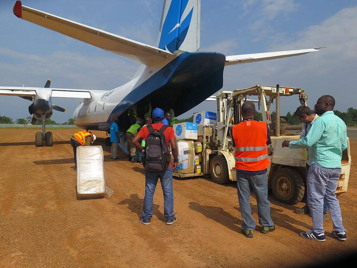 Logistik medis tiba di Bandara Beni untuk lawan wabah Ebola, Kongo.