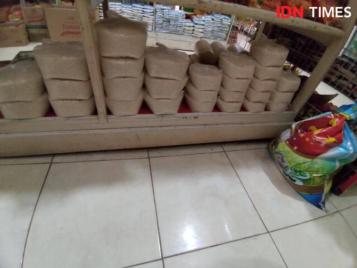Salah satu toko di Sekayu yang menjual beras premium secara eceran. 
