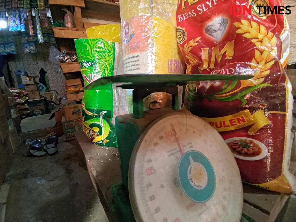 Salah satu toko di Sekayu yang menjual beras premium secara eceran.