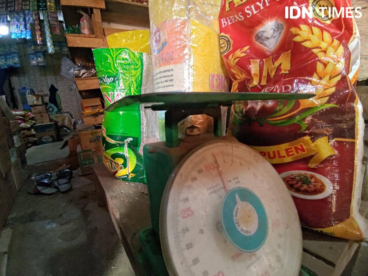 Salah satu toko di Sekayu yang menjual beras premium secara eceran.
