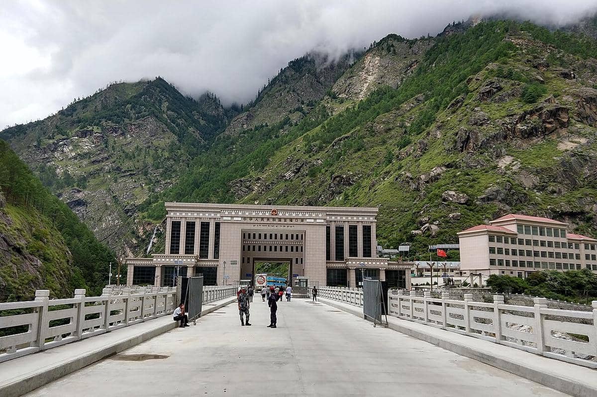 perbatasan China dan Nepal di Gyirong Port