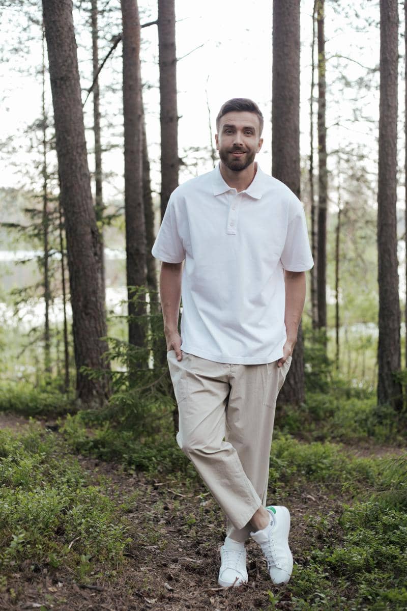 cowok memakai knit polo