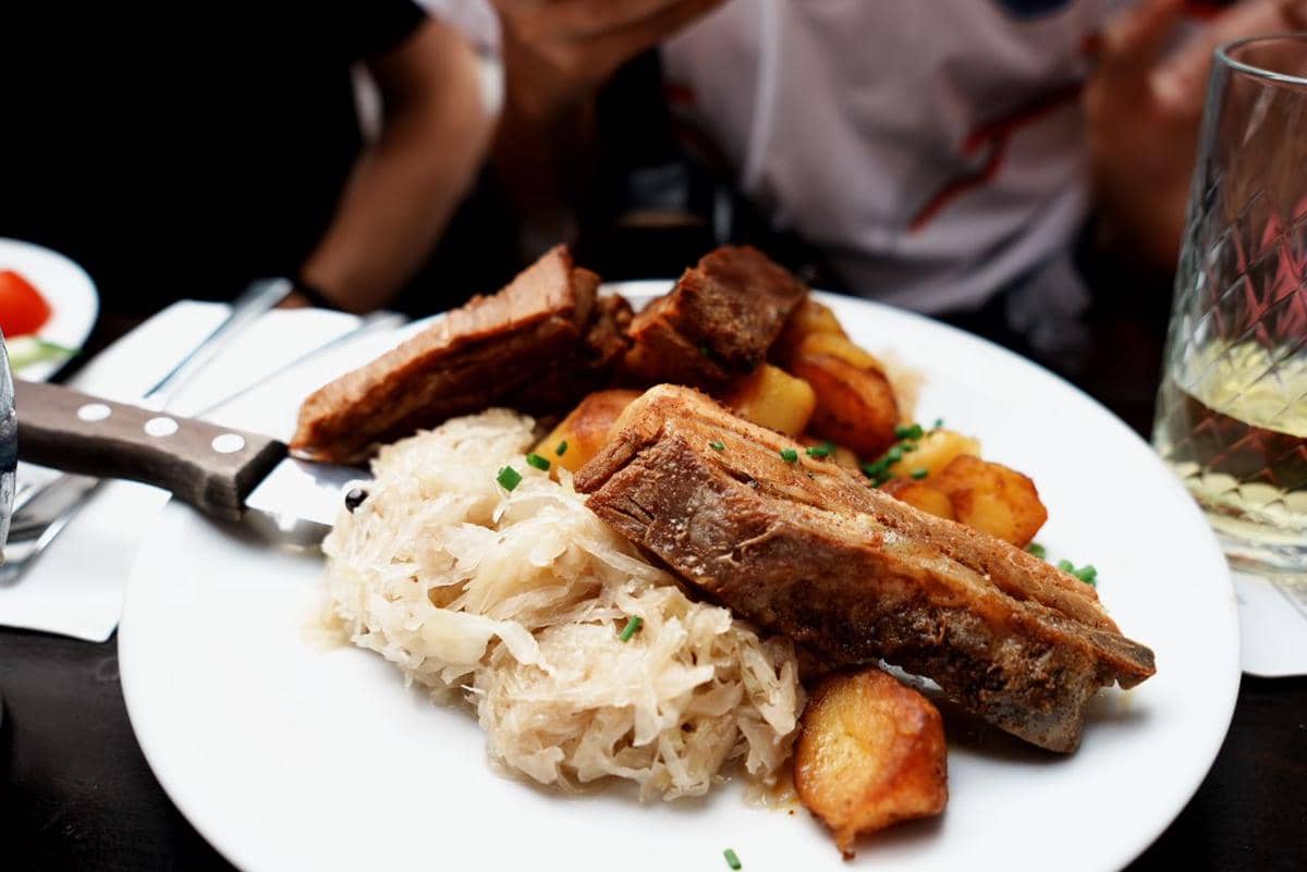 Resep Kubis Braise dengan Sosis, Hidangan Rumahan ala Italia
