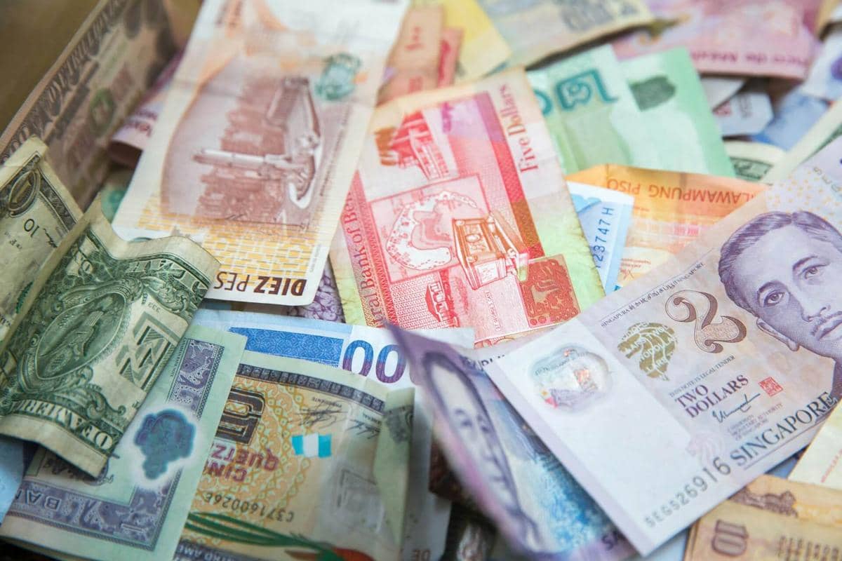 ilustrasi mata uang asing, dolar AS, dolar Singapura
