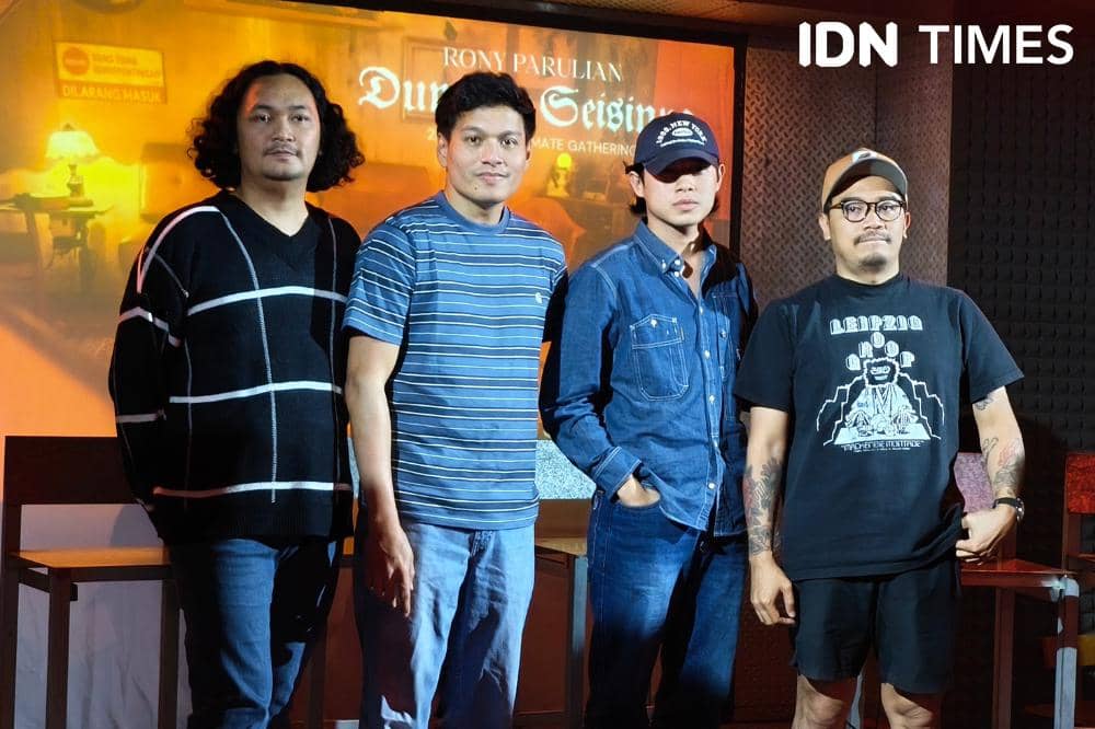 Rendy Pandugo dan Rony Parulian berpose bersama dalam konferensi pers di Jakarta Selatan pada Rabu, 2 September 2026.
