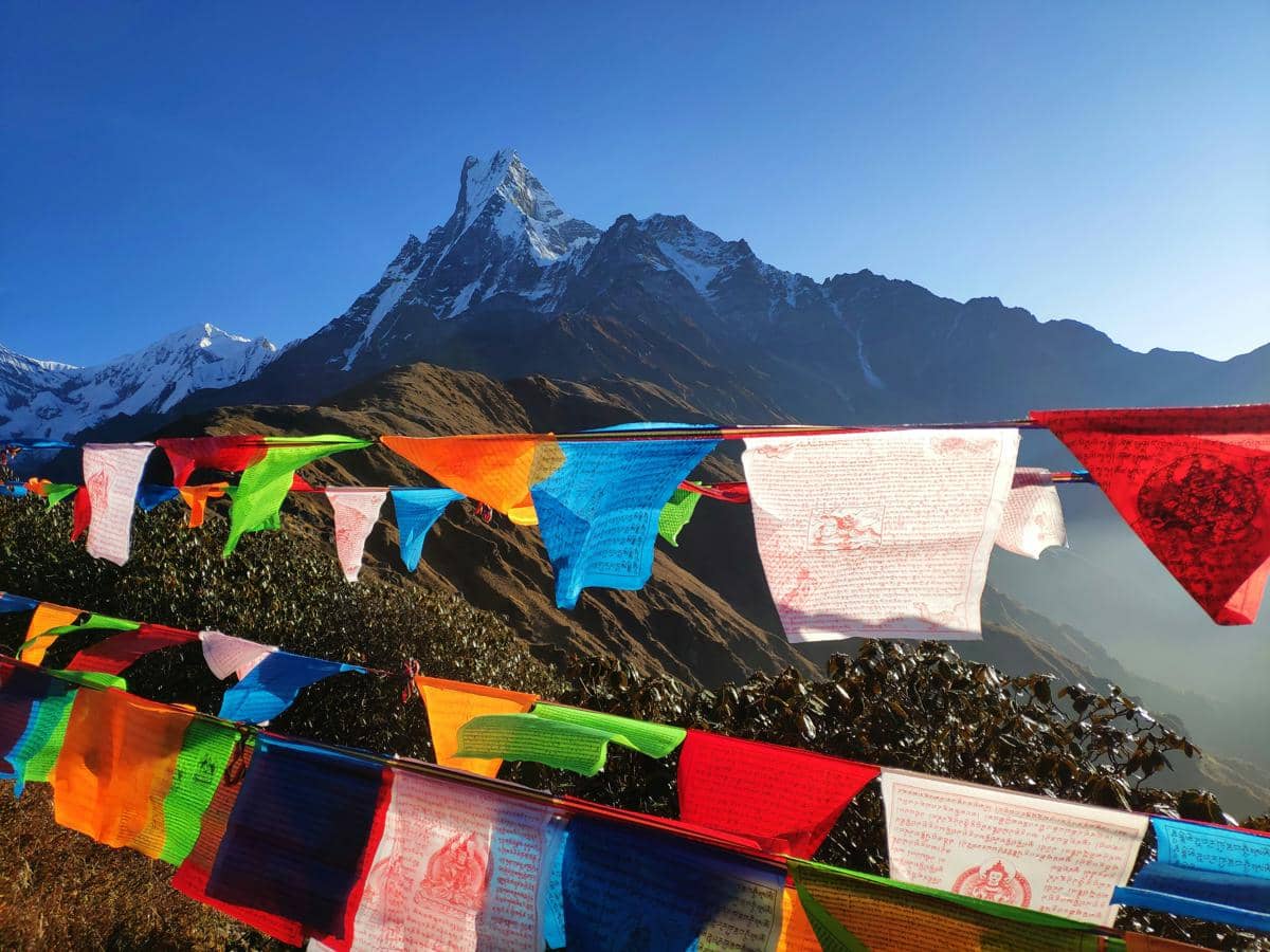 Potret pemandangan Pegunungan Himalaya di Nepal. (unsplash.com/Sanjay Hona)