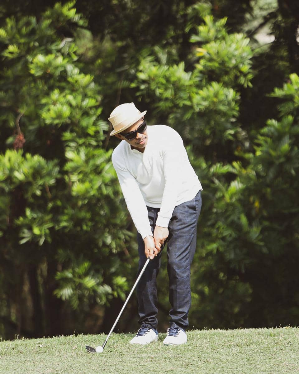 Geni Faruk dan suami kompak main golf