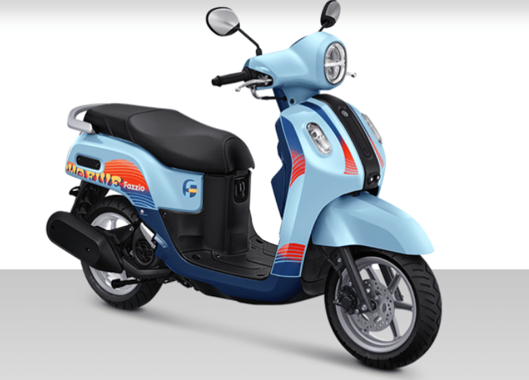 Skuter Yamaha Fazzio varian Sunset Blue dengan bodi biru muda dan desain modern dalam materi resmi Yamaha.