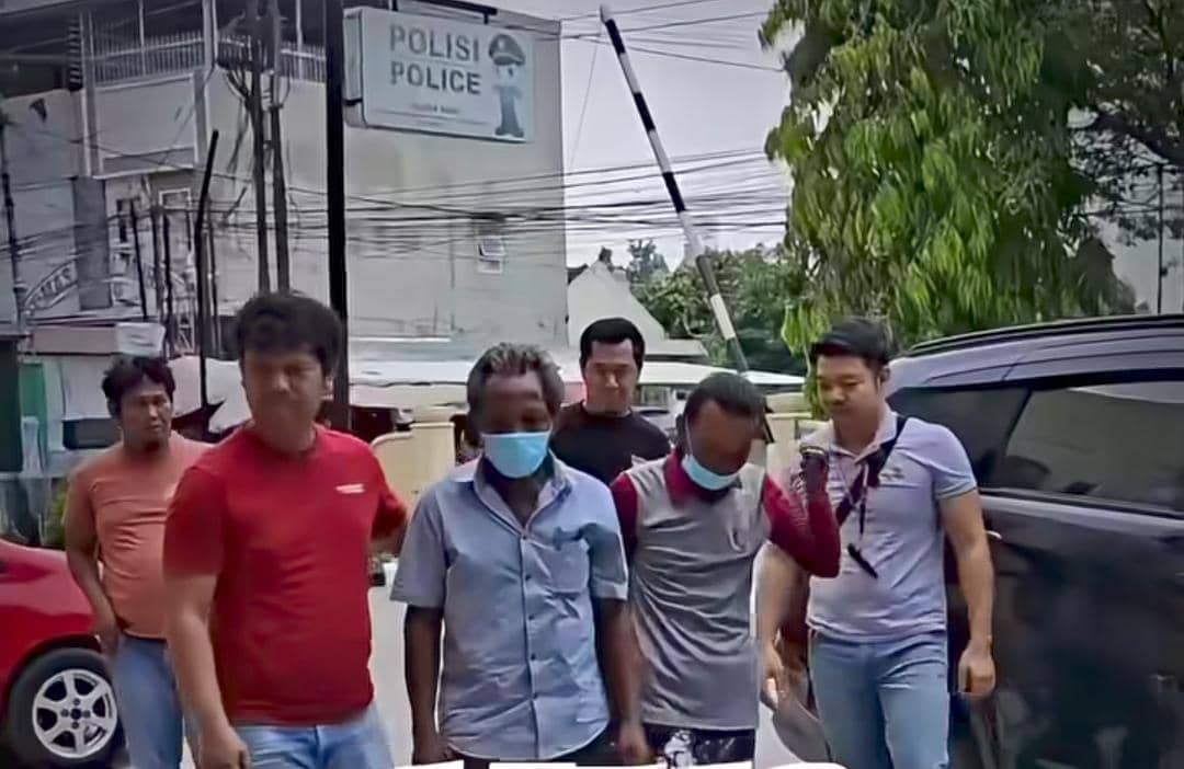 Polsek Sako saat meringkus 2 pelaku pembakaran lahan di Sematang Borang.
