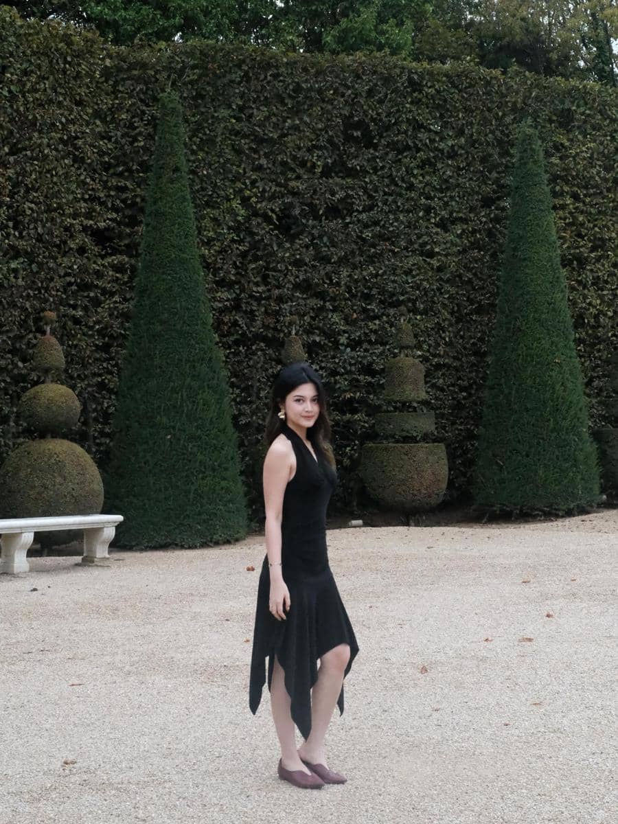 Yoriko Angeline tampil anggun saat dilamar kekasihnya dalam momen romantis berlatar kota Paris, Prancis.