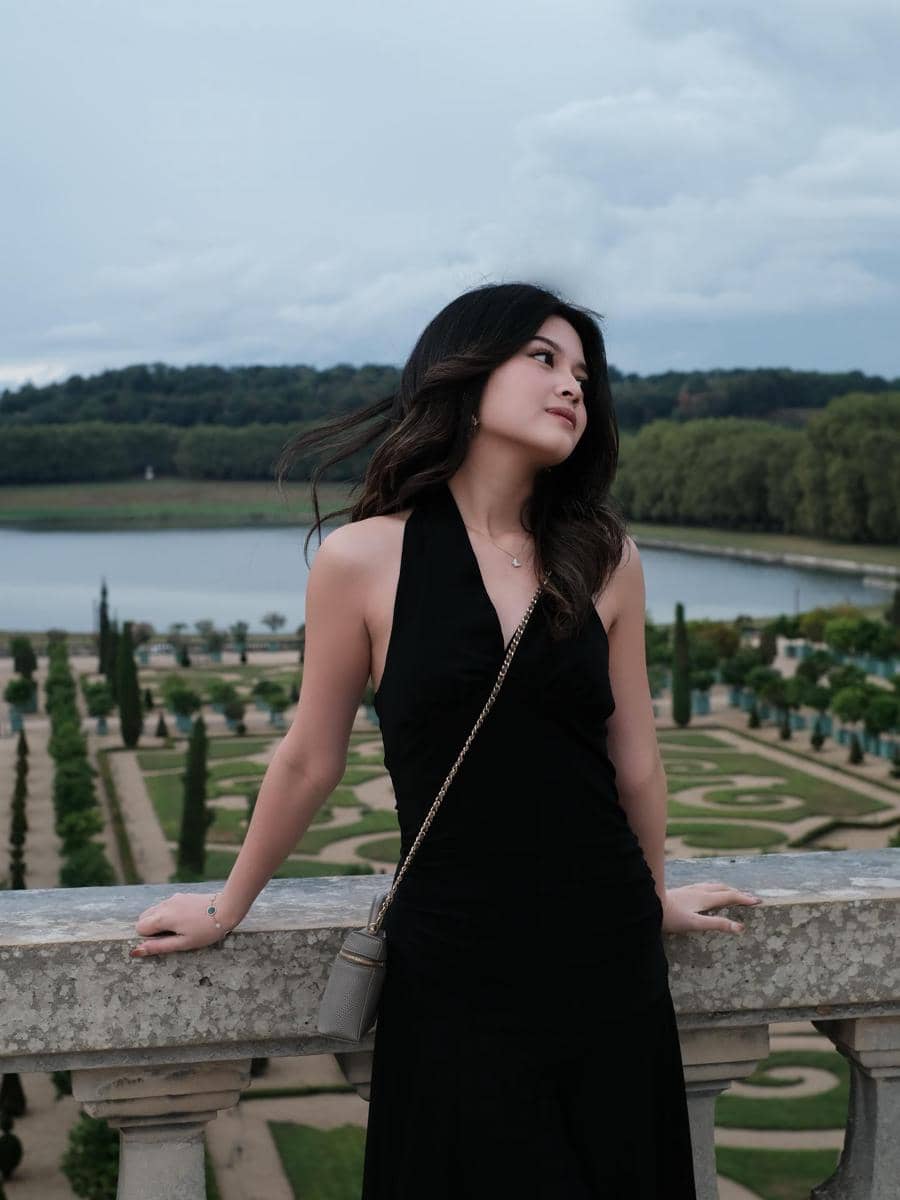 Yoriko Angeline saat dilamar kekasihnya di Paris dalam momen romantis yang dibagikan di akun Instagram pribadinya.