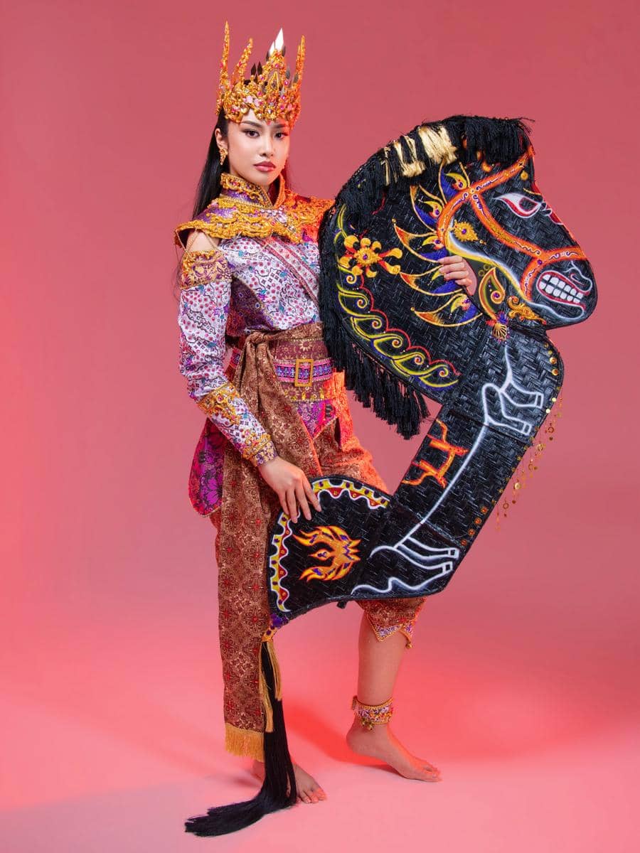 Audrey Bianca bawakan kostum dan tari kuda lumping di Miss World 2026