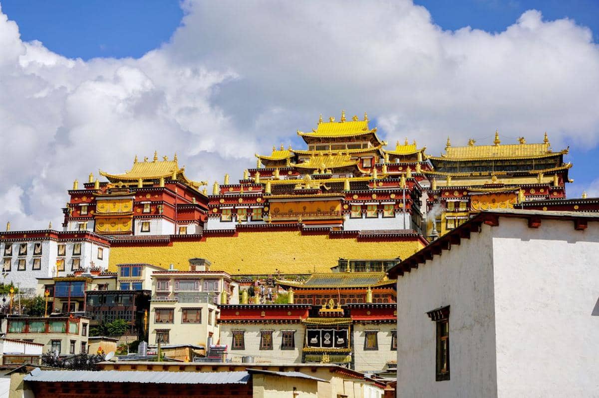 Kenapa Turis Gak Bisa Traveling Mandiri di Tibet?