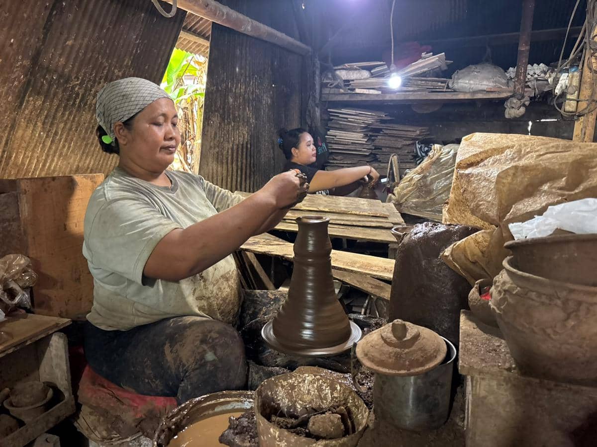 Perajin gerabah di Bali. (Dok.BRI)