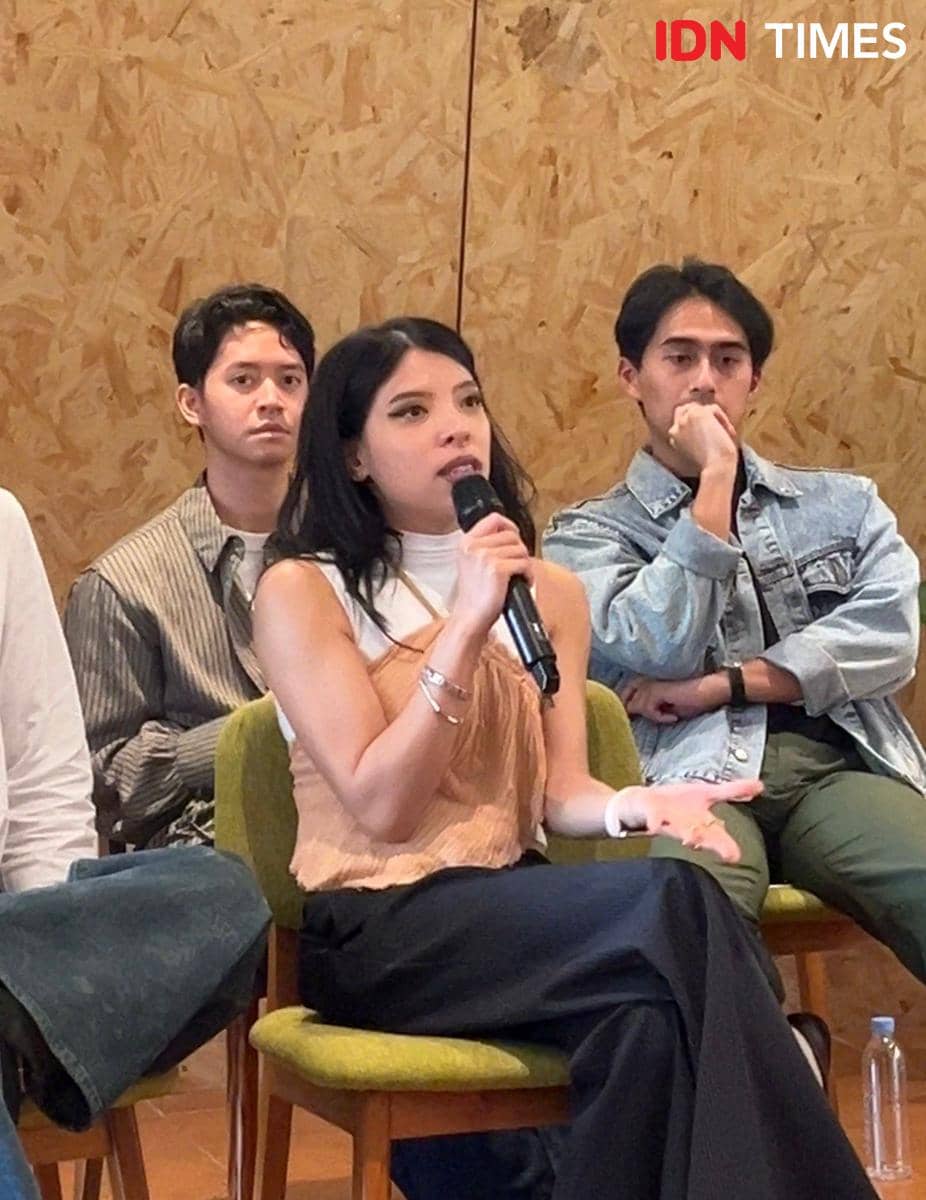 Listening session Setelah: Obrolan Jam 3 Pagi  pada Kamis (3/9/2026) di LUC Coffee, Ampera, Jakarta Selatan (IDN Times/Nisa Zarawaki)