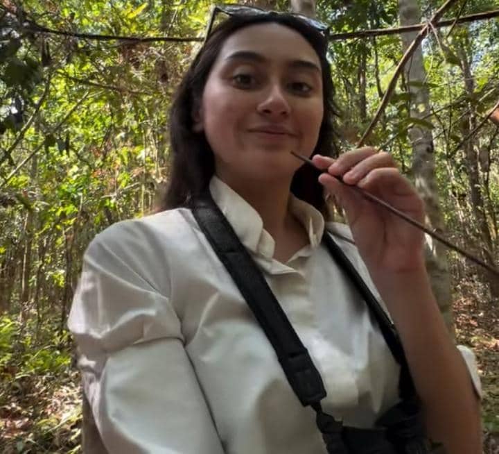 Memes Prameswari tanam pohon di Hutan Tanjung Kelayang