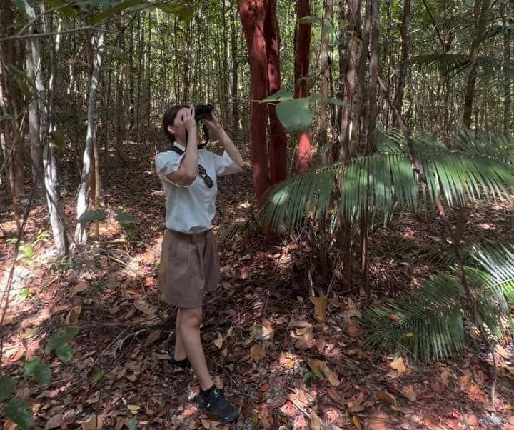 Memes Prameswari tanam pohon di Hutan Tanjung Kelayang