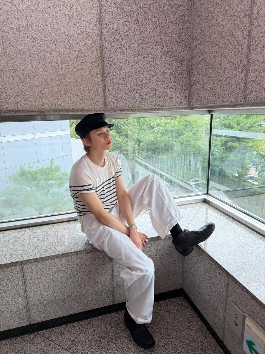 outfit kencan pakai kaus ala Yeonjun TXT