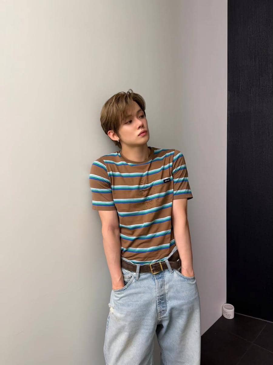 outfit kencan pakai kaus ala Yeonjun TXT