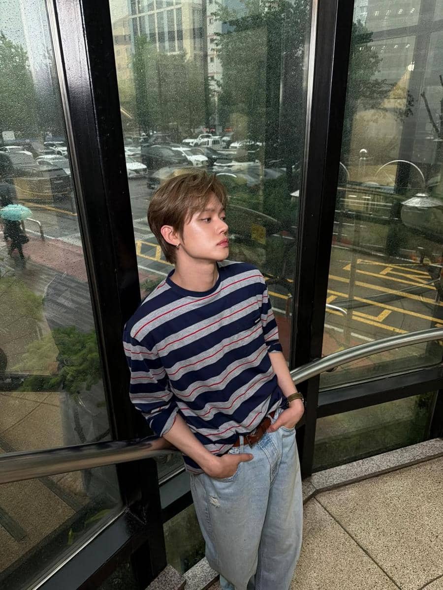 outfit kencan pakai kaus ala Yeonjun TXT
