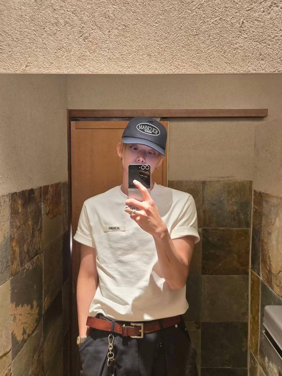 outfit kencan pakai kaus ala Yeonjun TXT