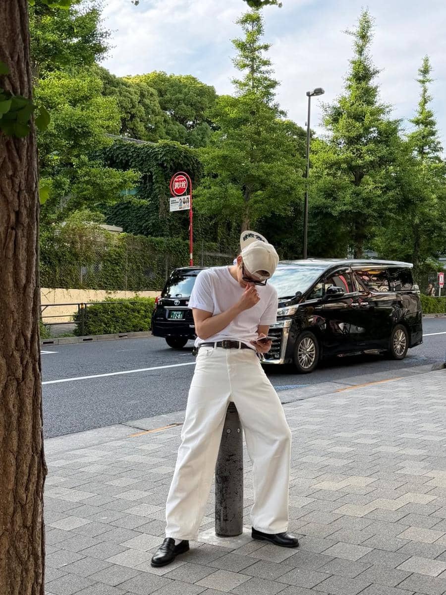 outfit kencan pakai kaus ala Yeonjun TXT
