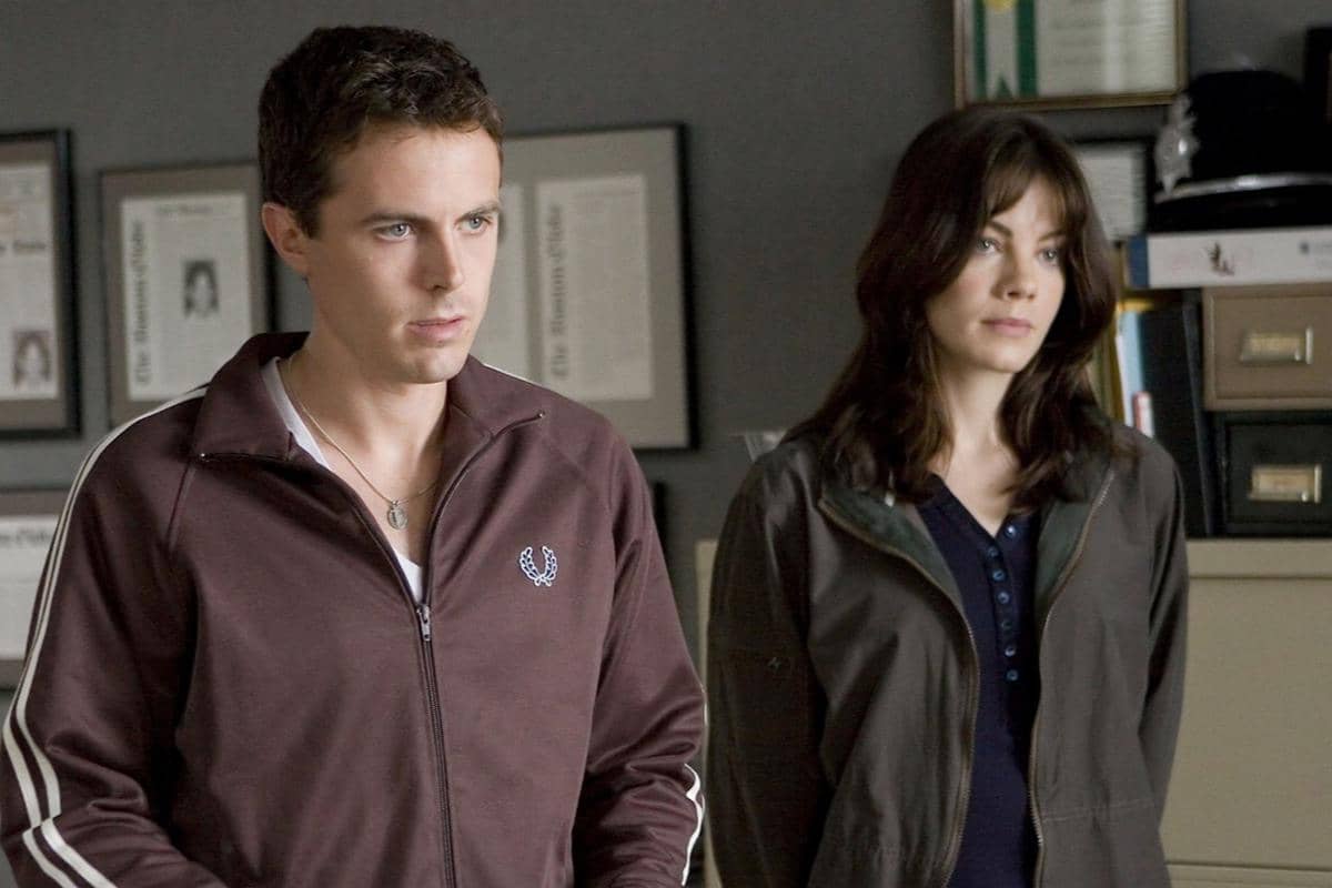 Michelle Monaghan (kanan) dalam film Gone Baby Gone