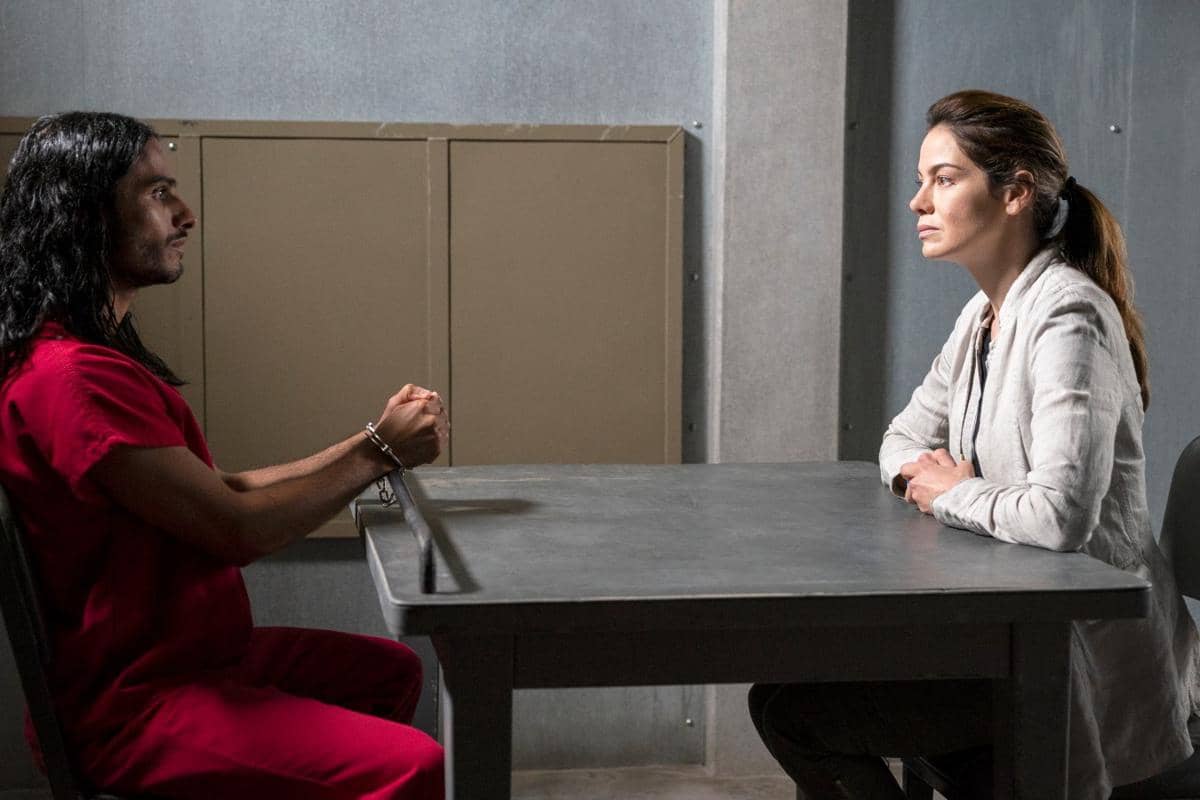 Michelle Monaghan (kanan) dalam serial Messiah