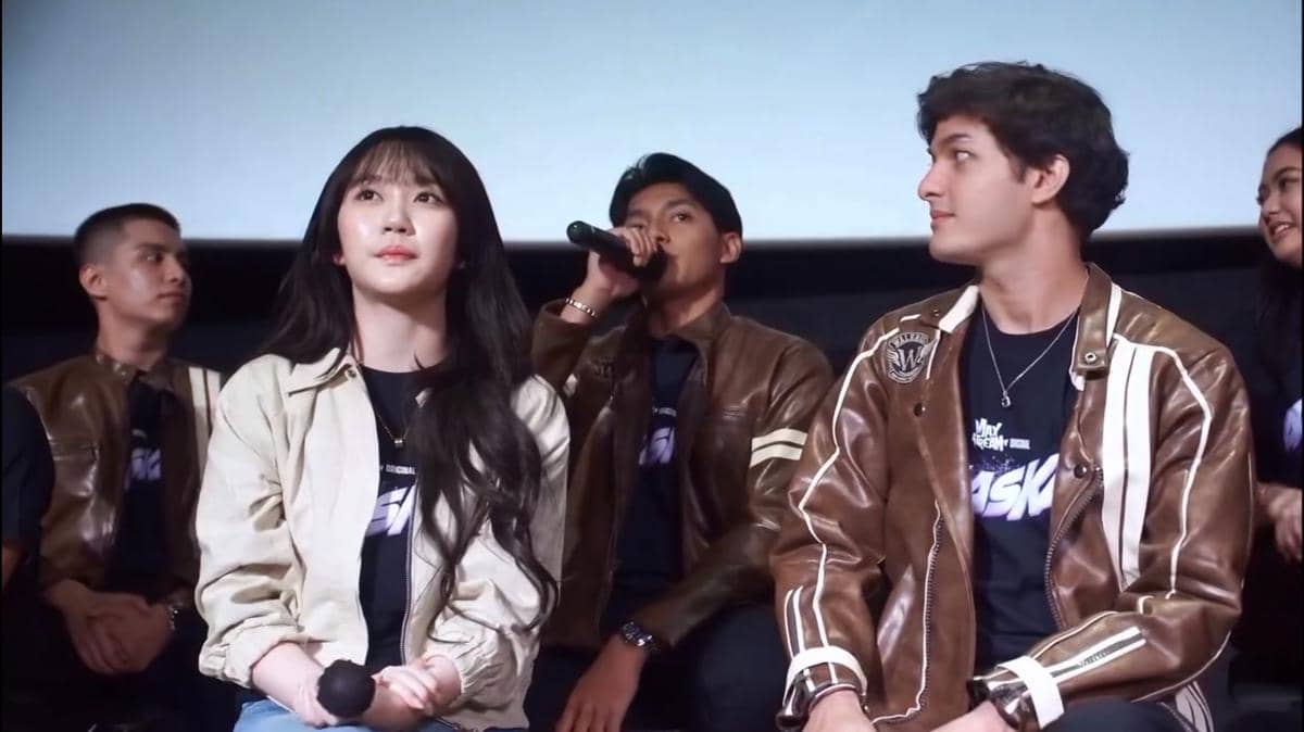 Poster cast reveal serial Agaskar menampilkan susunan potret para pemeran dan judul serial pada latar gelap.
