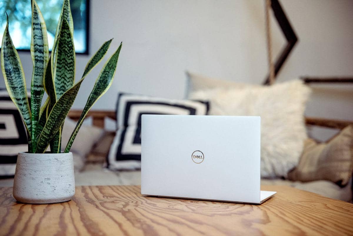 ilustrasi laptop