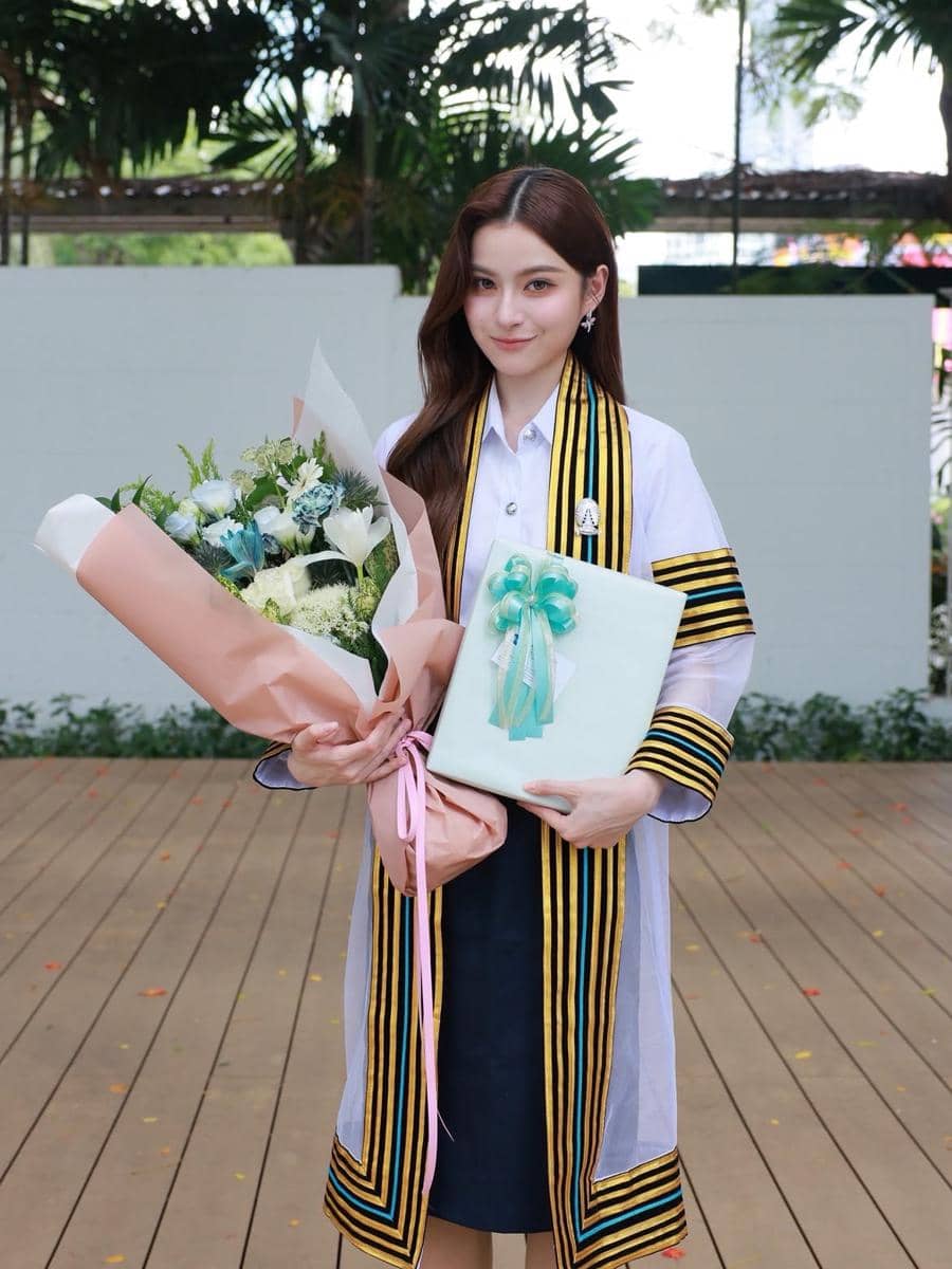 momen kelulusan Prim Chanikarn dari Chulalongkorn University