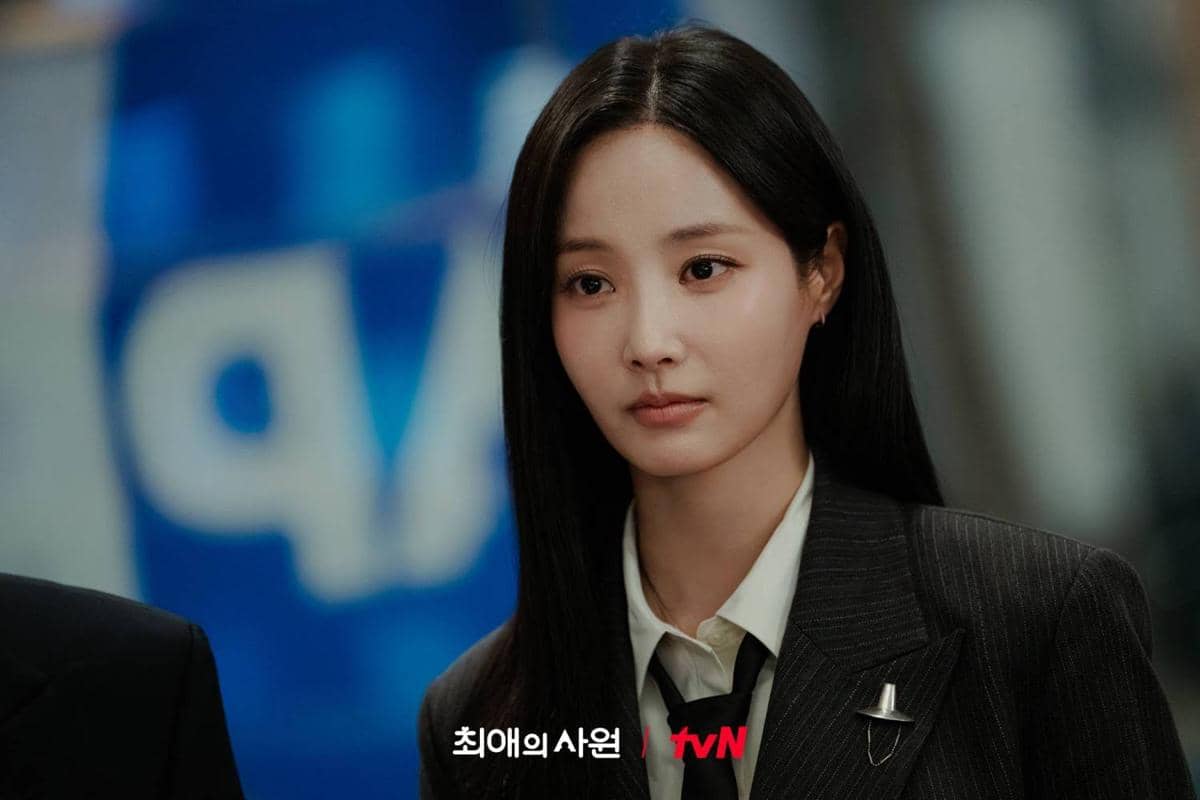 Cuplikan adegan drama Korea My Bias, My Boss produksi tvN yang memperlihatkan suasana cerita serial tersebut.