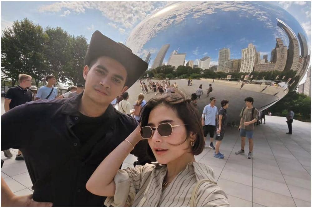 Prilly Latuconsina dan Omara Esteghlal Jalan-jalan di Kota Chicago