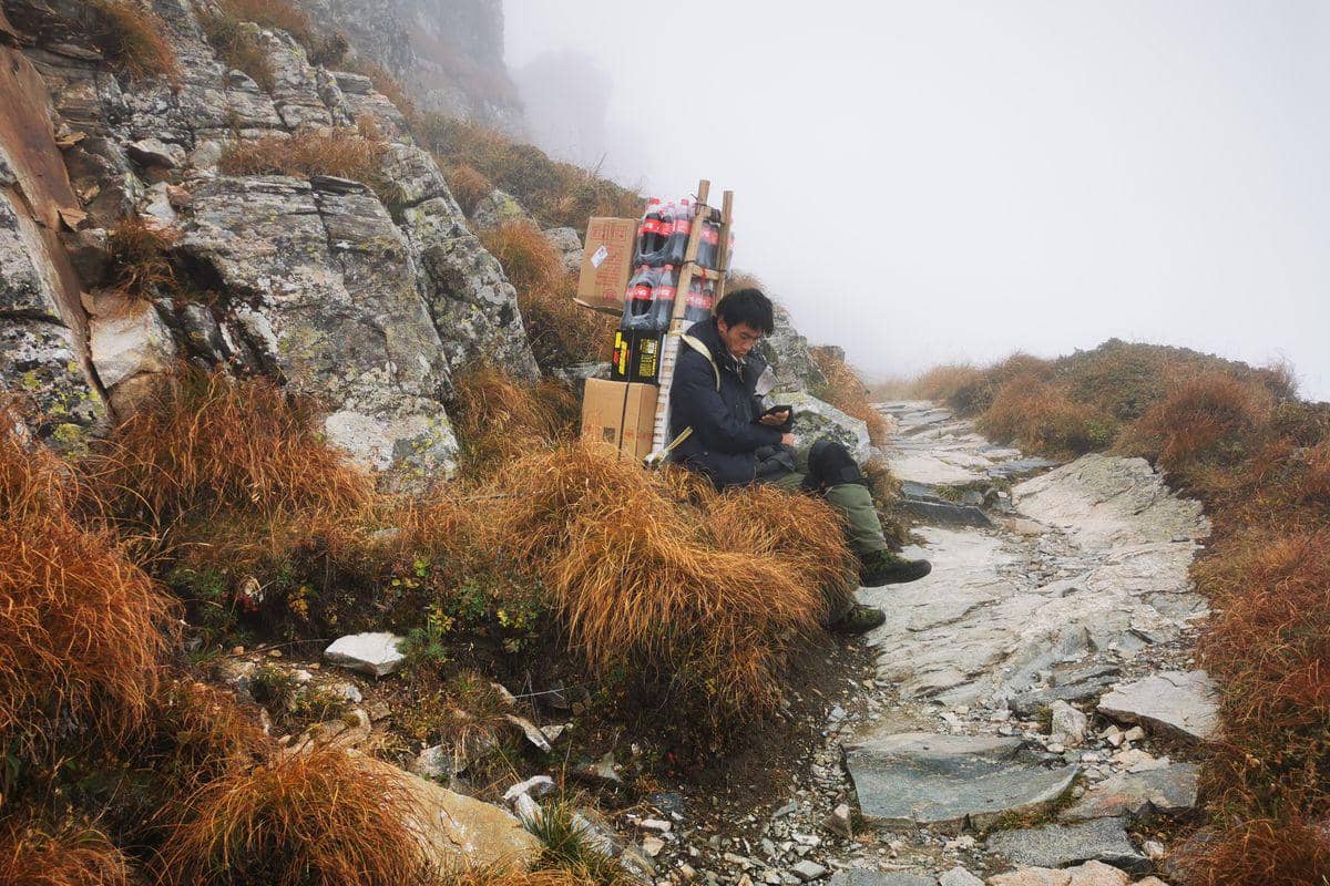 ilustrasi porter gunung