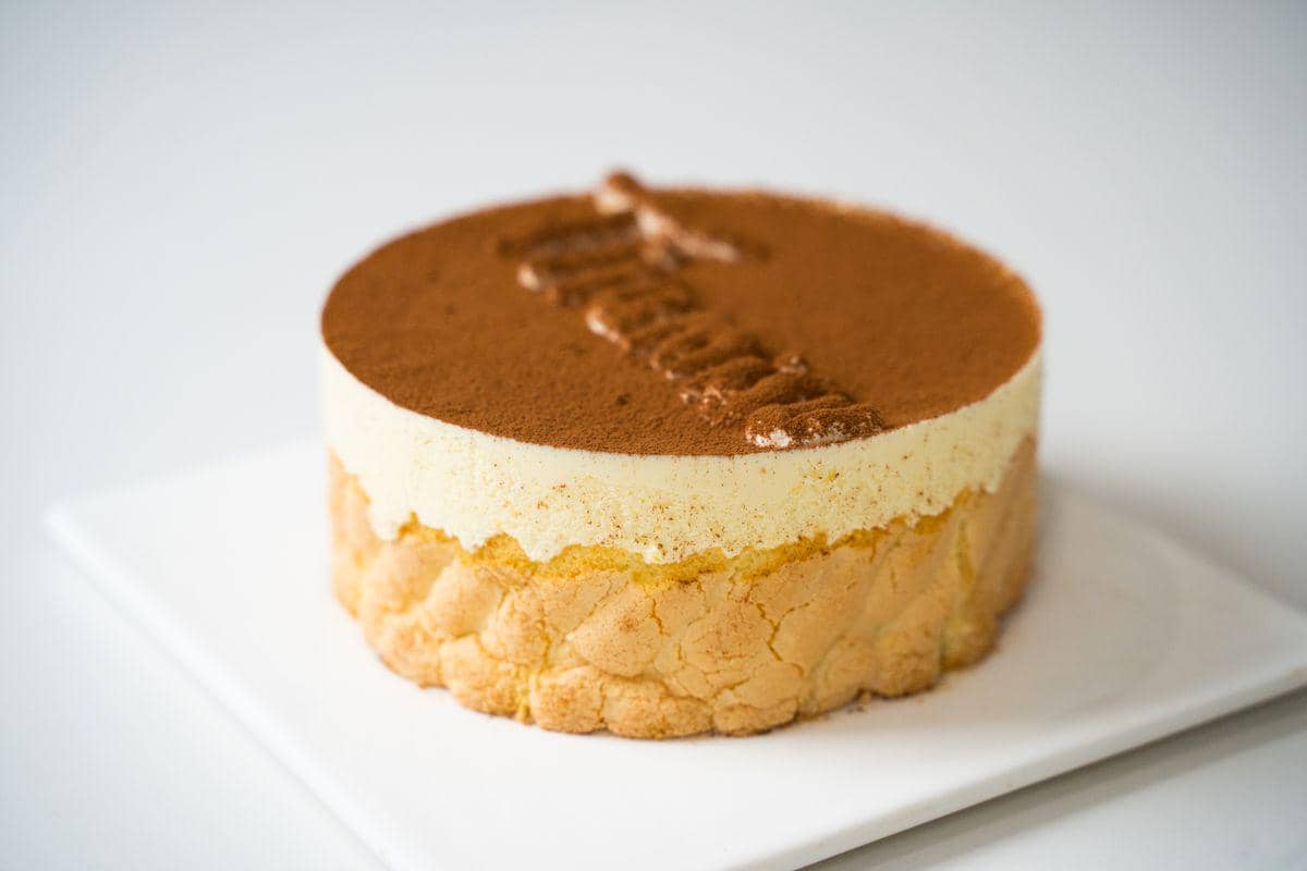 ilustrasi hojicha tiramisu